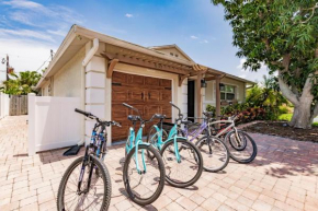AMAZING Naples Beach Home with Hot Tub Jacuzzi, BBQ, Pool Table - 1 MILE to Beach!